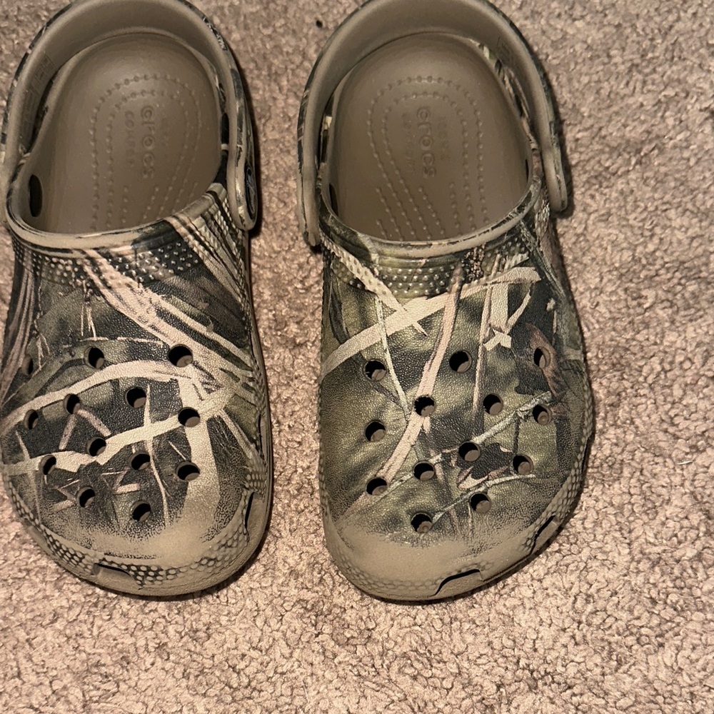 CROCS Kids Green Camo Sandals